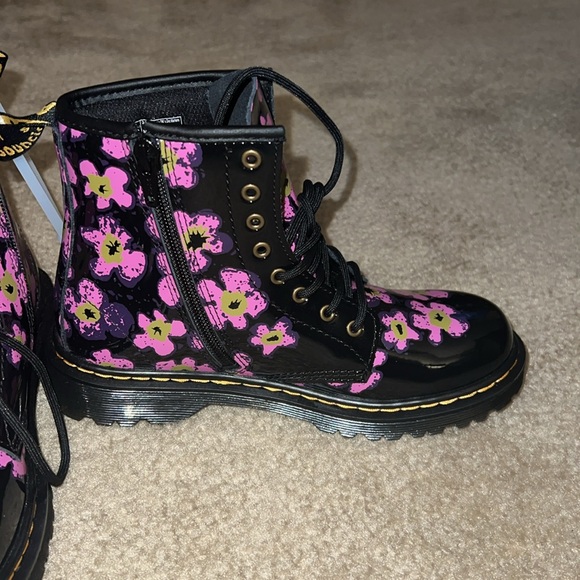 Dr. Martens Kids Shoes - Black with Pink Floral - Picture 2 of 4